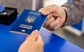 Верховна Рада ухвалила закон про можливість одночасного оформлення за кордоном паспорта громадянина України та закордонного паспорта